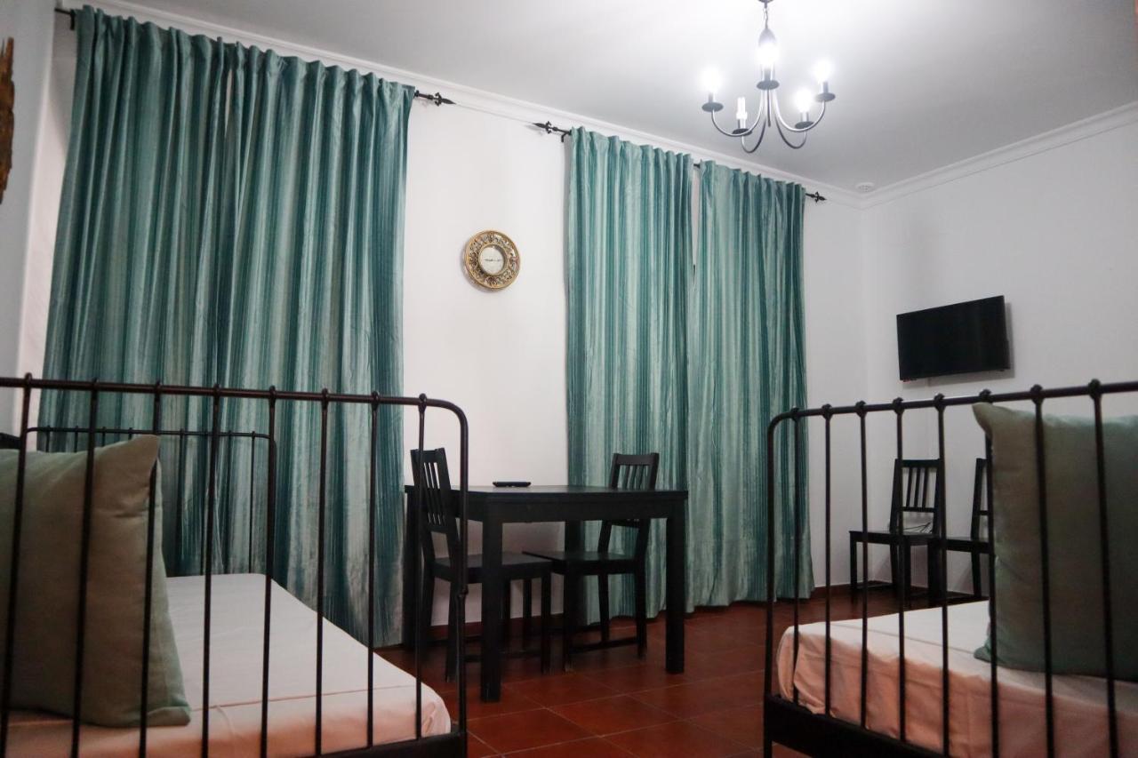 Apartamentos Turisticos Casa Cantillo Carmona  Eksteriør bilde