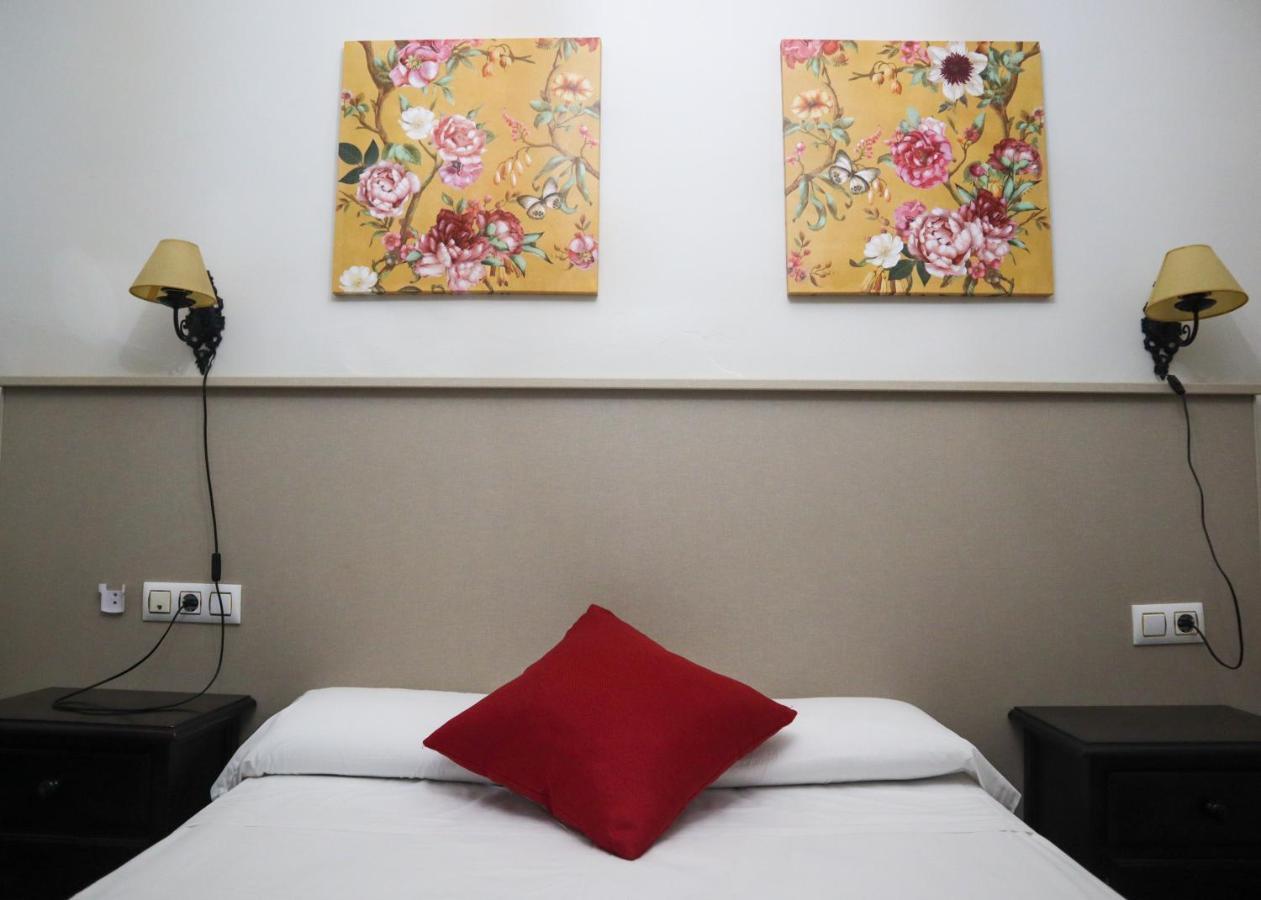 Apartamentos Turisticos Casa Cantillo Carmona  Eksteriør bilde